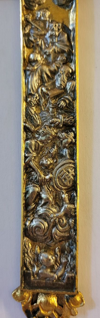 Croix baroque en relief tridimensionnelle du XVIIe/XVIIIe siècle