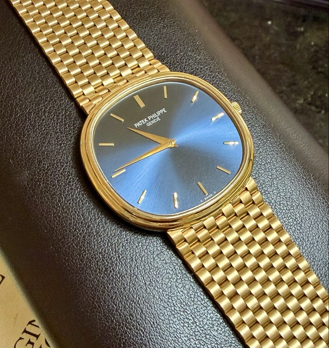 Montre Patek Philippe Ellipse Jumbo en or jaune 18 carats