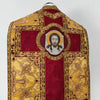 Chasuble romaine traditionnelle en or, ornée de l'image du Mandylion