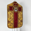 Chasuble romaine traditionnelle en or, ornée de l'image du Mandylion