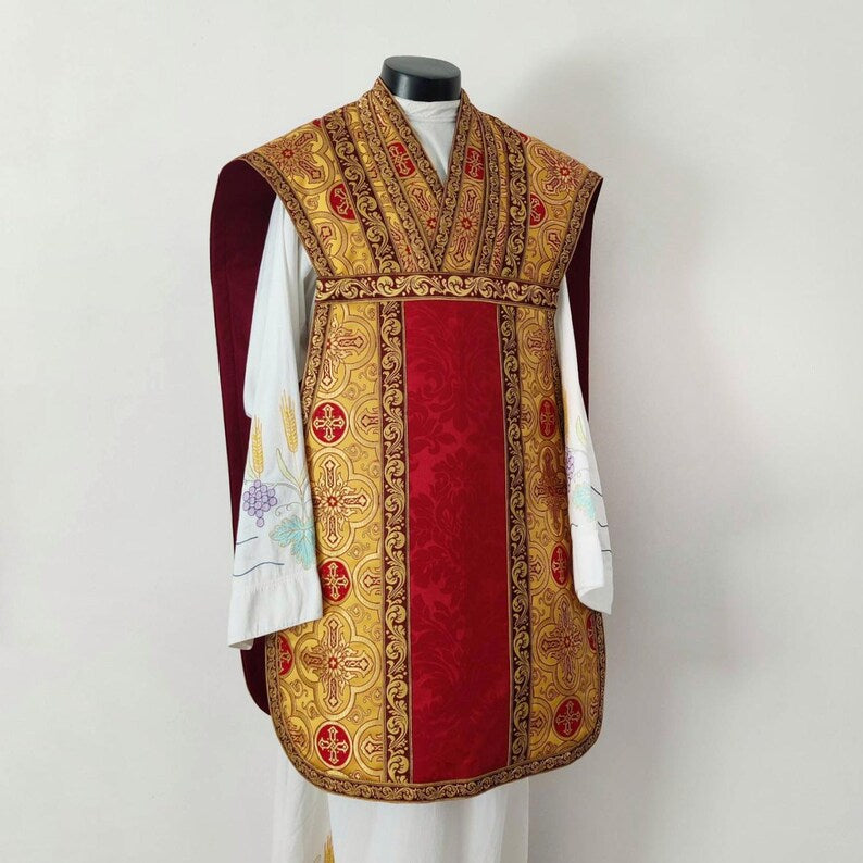 Ensemble complet de vêtements liturgiques traditionnels