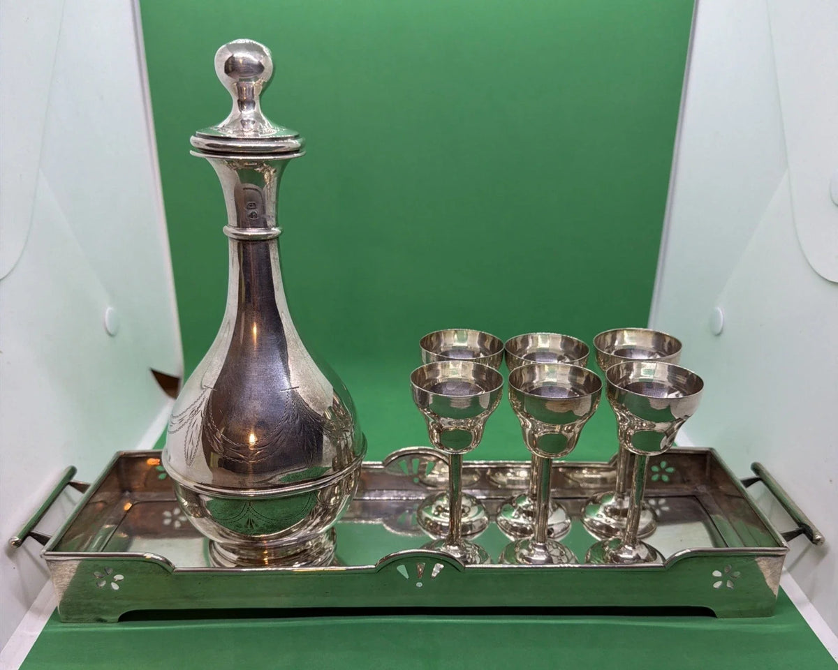 Ancien service à liqueur en argent massif