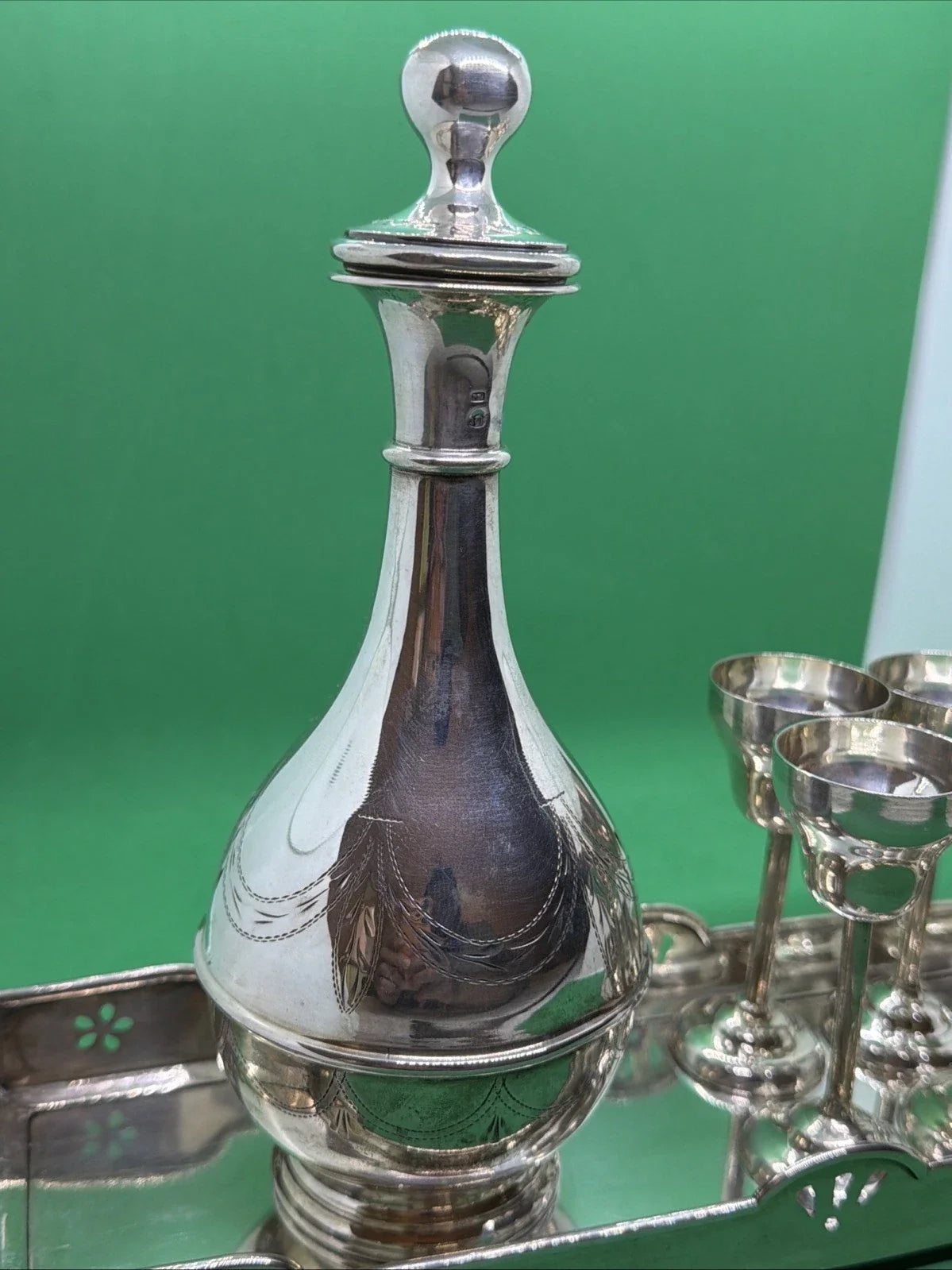 Ancien service à liqueur en argent massif