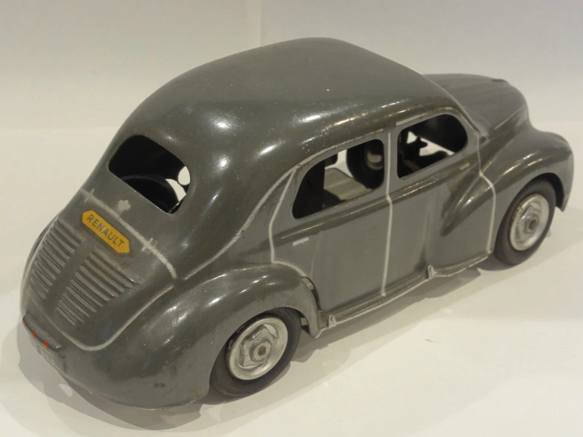 Magnifique Renault 4CV grise en tôle produite par CIJ