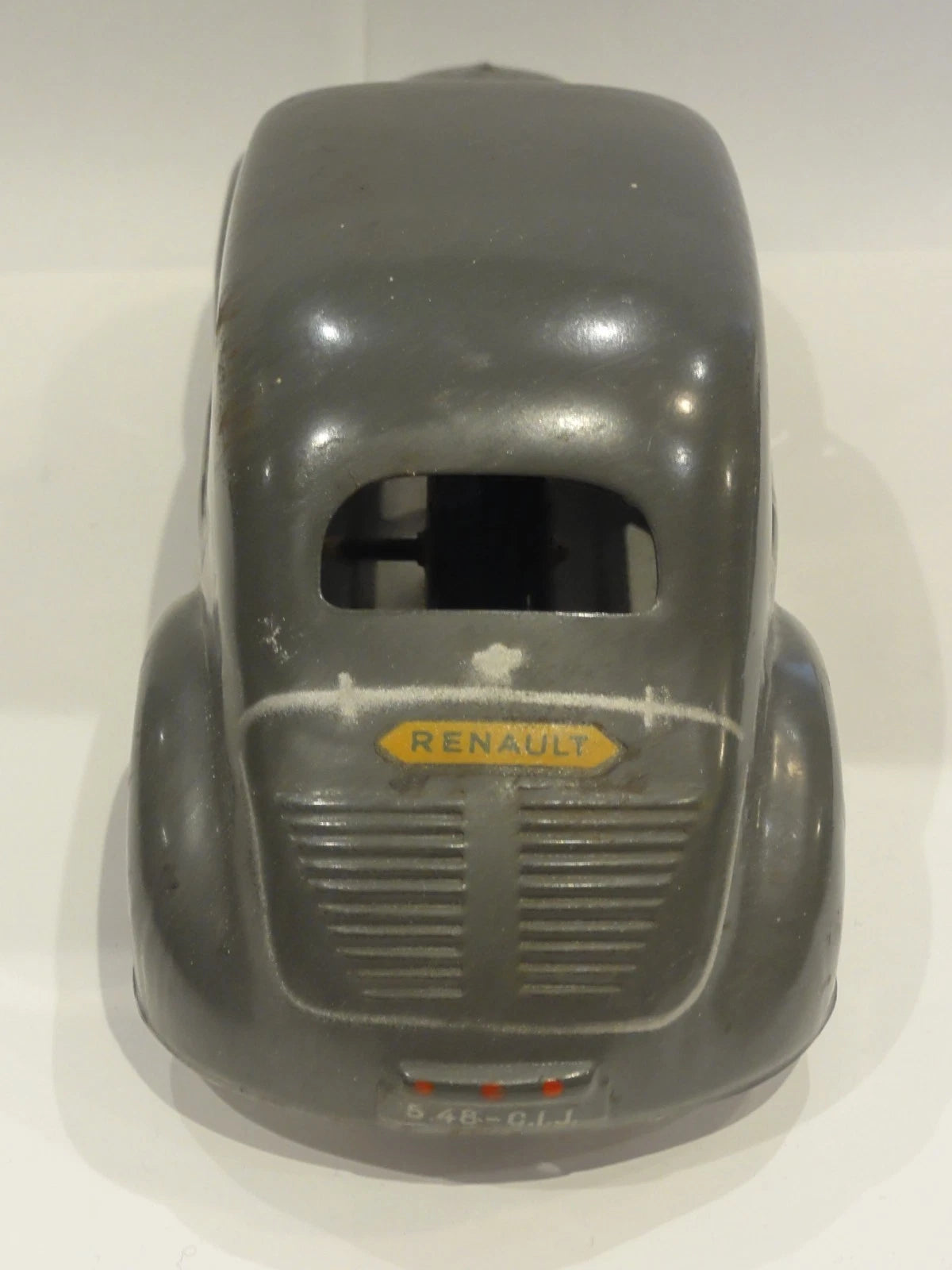 Magnifique Renault 4CV grise en tôle produite par CIJ