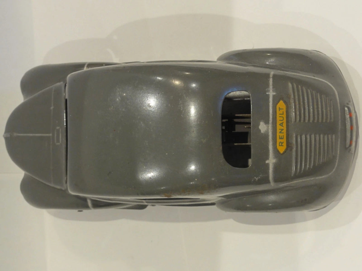 Magnifique Renault 4CV grise en tôle produite par CIJ