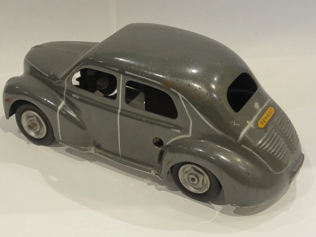Magnifique Renault 4CV grise en tôle produite par CIJ