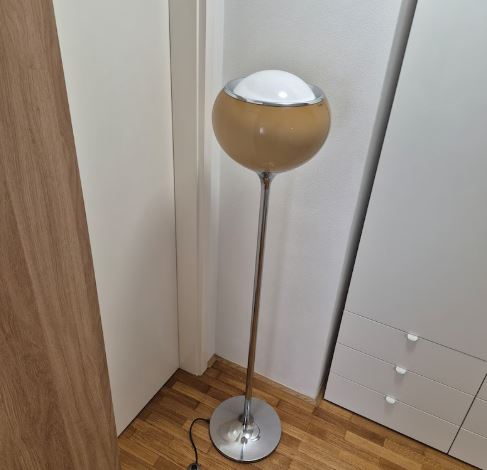 Lampadaire Cappuccino Meblo Guzzini Bud des années 70