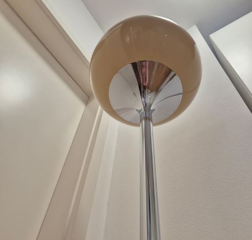 Lampadaire Cappuccino Meblo Guzzini Bud des années 70