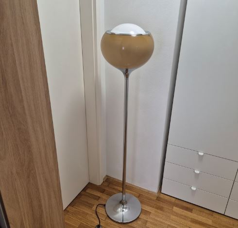 Lampadaire Cappuccino Meblo Guzzini Bud des années 70