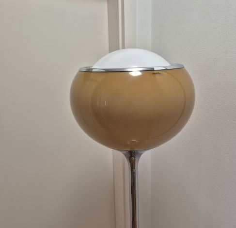 Lampadaire Cappuccino Meblo Guzzini Bud des années 70