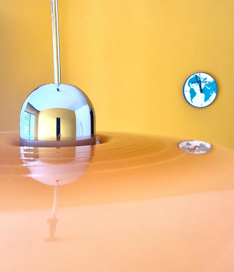 Lampe suspension OVNI emblématique de l'ère spatiale Harvey Guzzini des années 1970