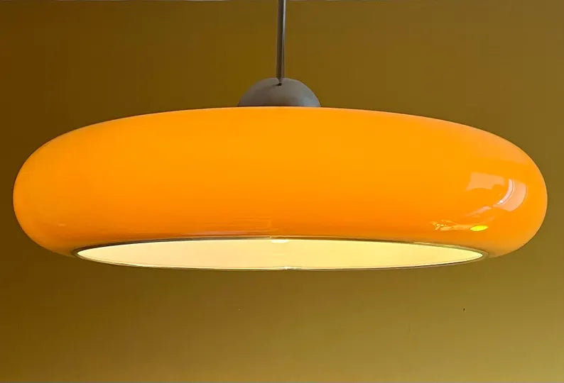 Lampe suspension OVNI emblématique de l'ère spatiale Harvey Guzzini des années 1970