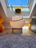 Lampe de table emblématique Big Clan  conçue par Studio 6G pour Harvey Guzzini et produite par Meblo