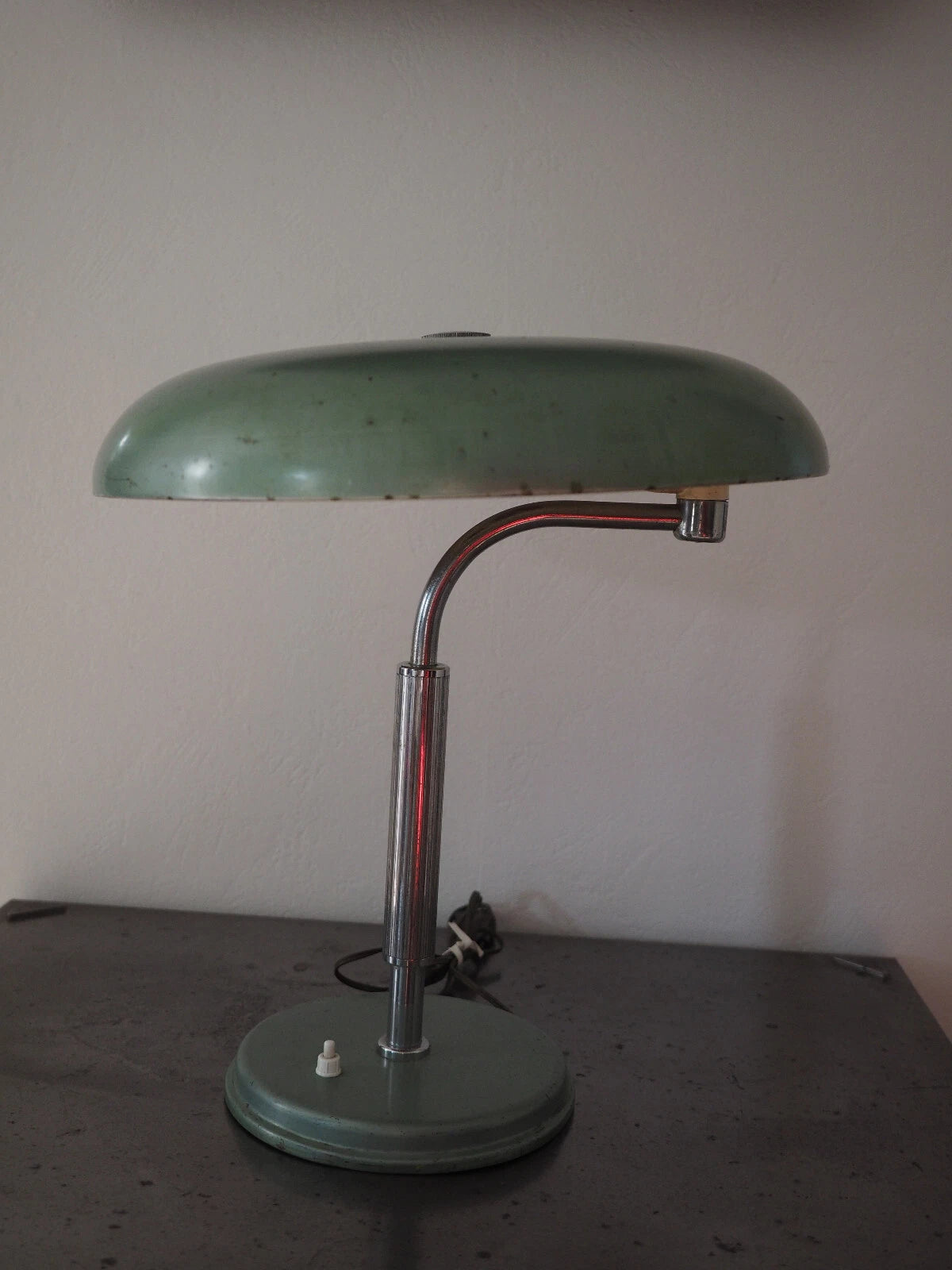 Lampe de bureau vintage édité par Belmag Zurich.