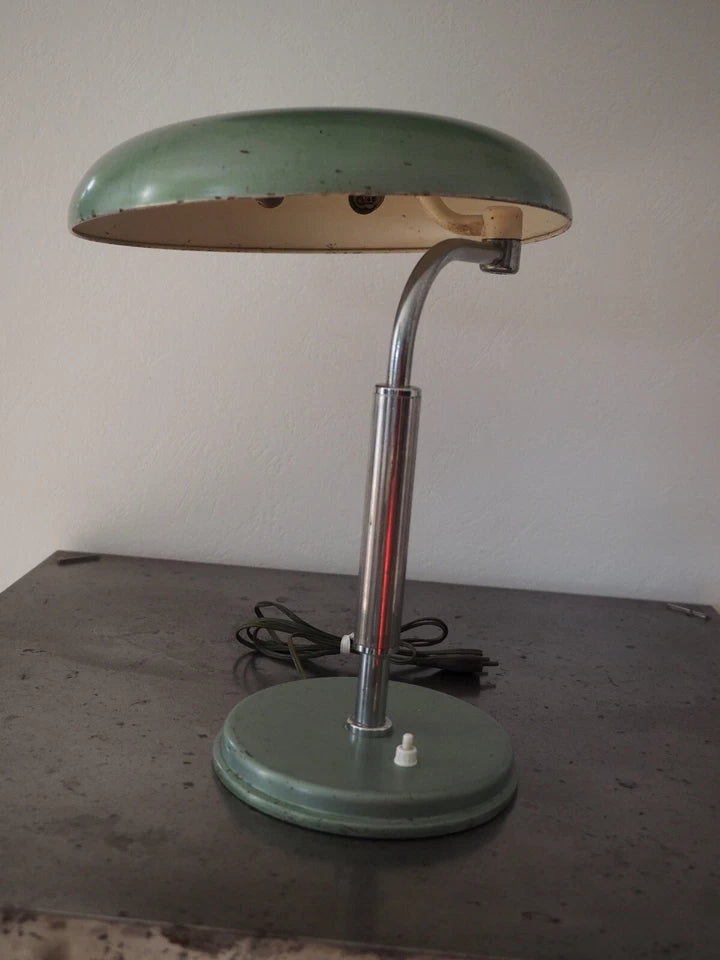 Lampe de bureau vintage édité par Belmag Zurich.