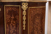 Commode antique en bois marqueté