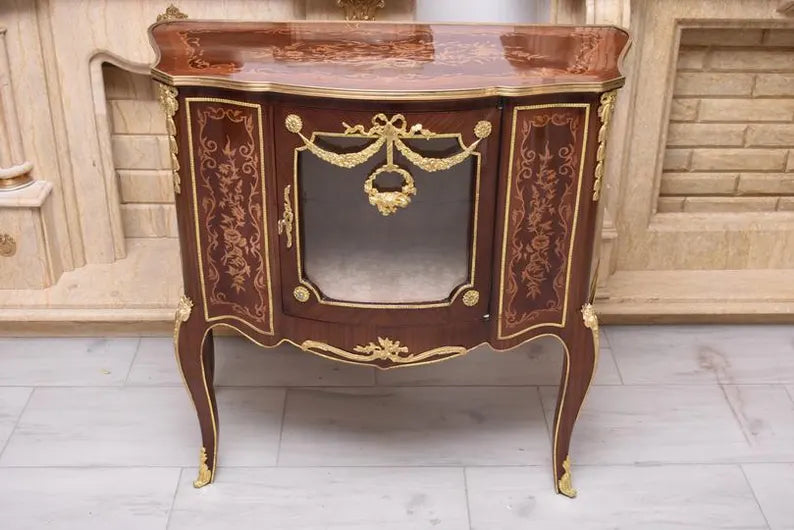 Commode antique en bois marqueté
