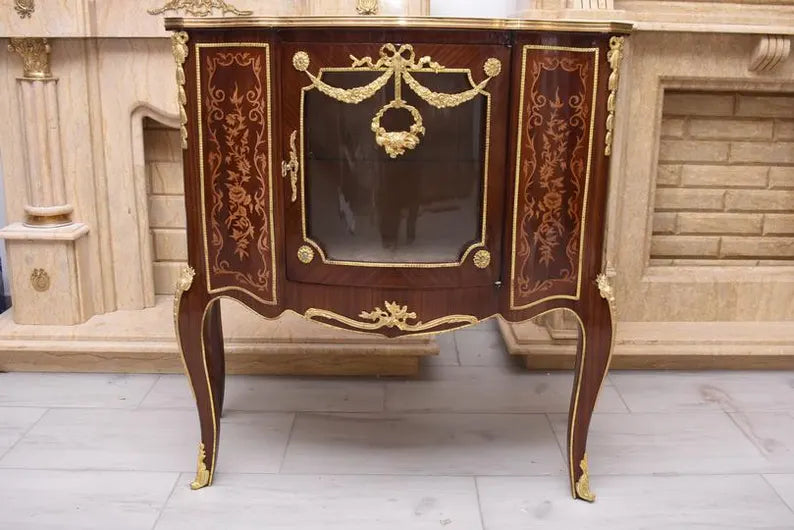 Commode antique en bois marqueté