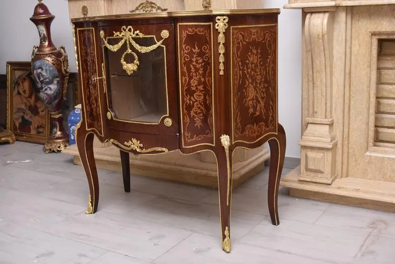 Commode antique en bois marqueté
