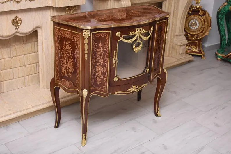 Commode antique en bois marqueté