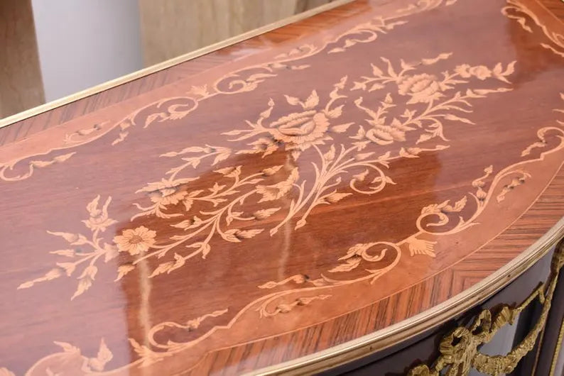 Commode antique en bois marqueté