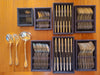 Service de couverts Christofle en métal argenté, composé de 81 pièces.