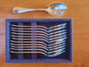 Service de couverts Christofle en métal argenté, composé de 81 pièces.