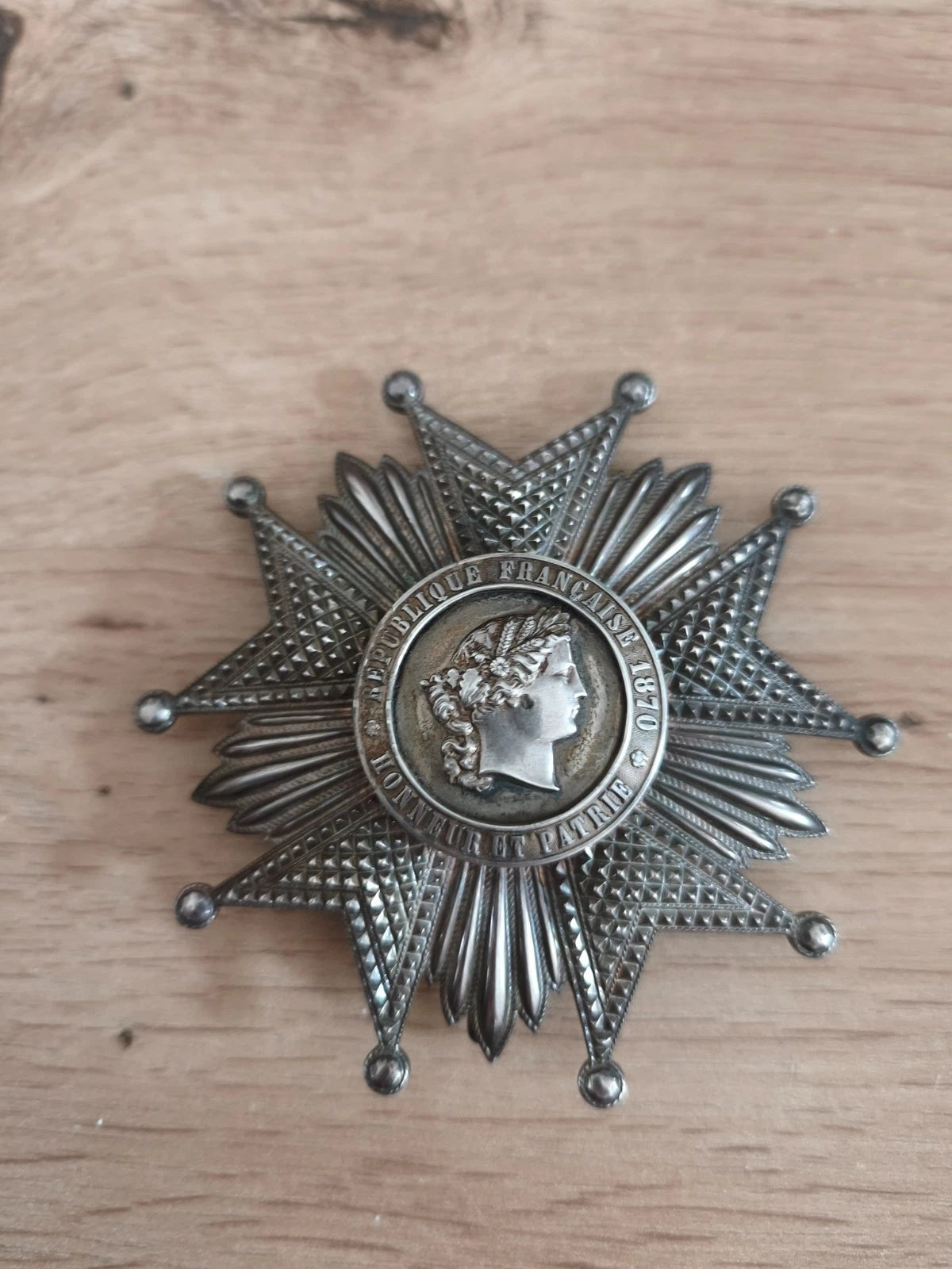 Médaille prestigieuse en argent poinçonné le grade de Grand Officier de la Légion d'Honneur