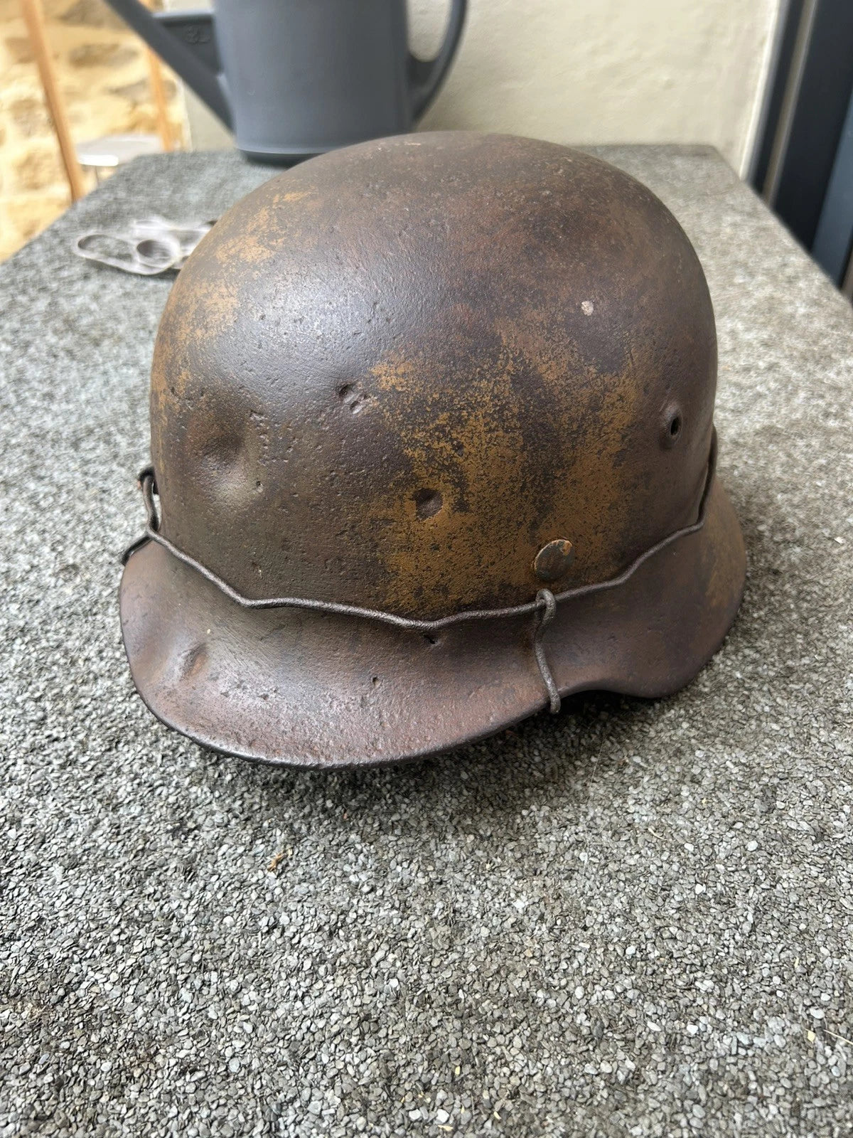 Casque militaire allemand modèle Heer avec camouflage trois tons