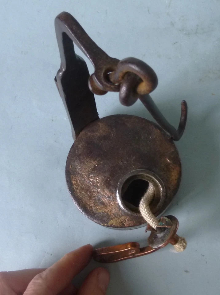 Lampe de mineur à potence de type dauphinois