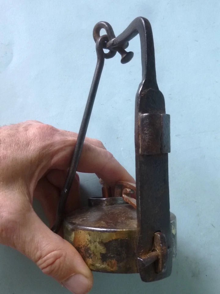 Lampe de mineur à potence de type dauphinois