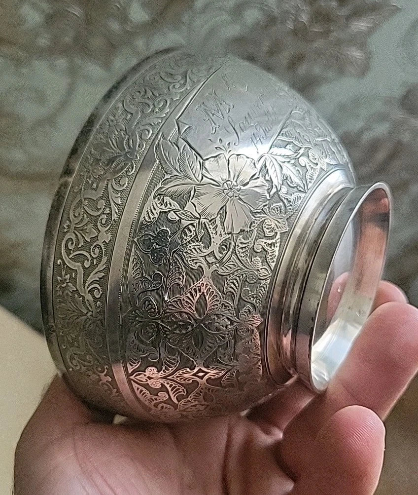 Tasse et sous tasse en argent massif