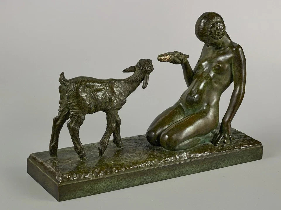 Sculpture en bronze jeune fille au chevreau circa 1926