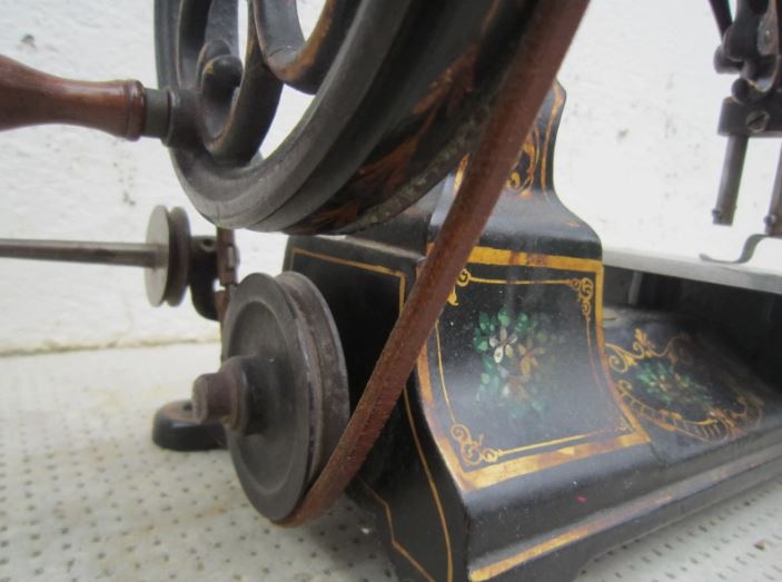 Ancienne machine a coudre manuelle