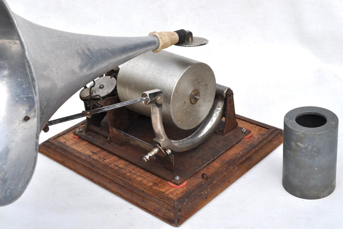 Phonographe à cylindres avec son mécanisme fonctionnel