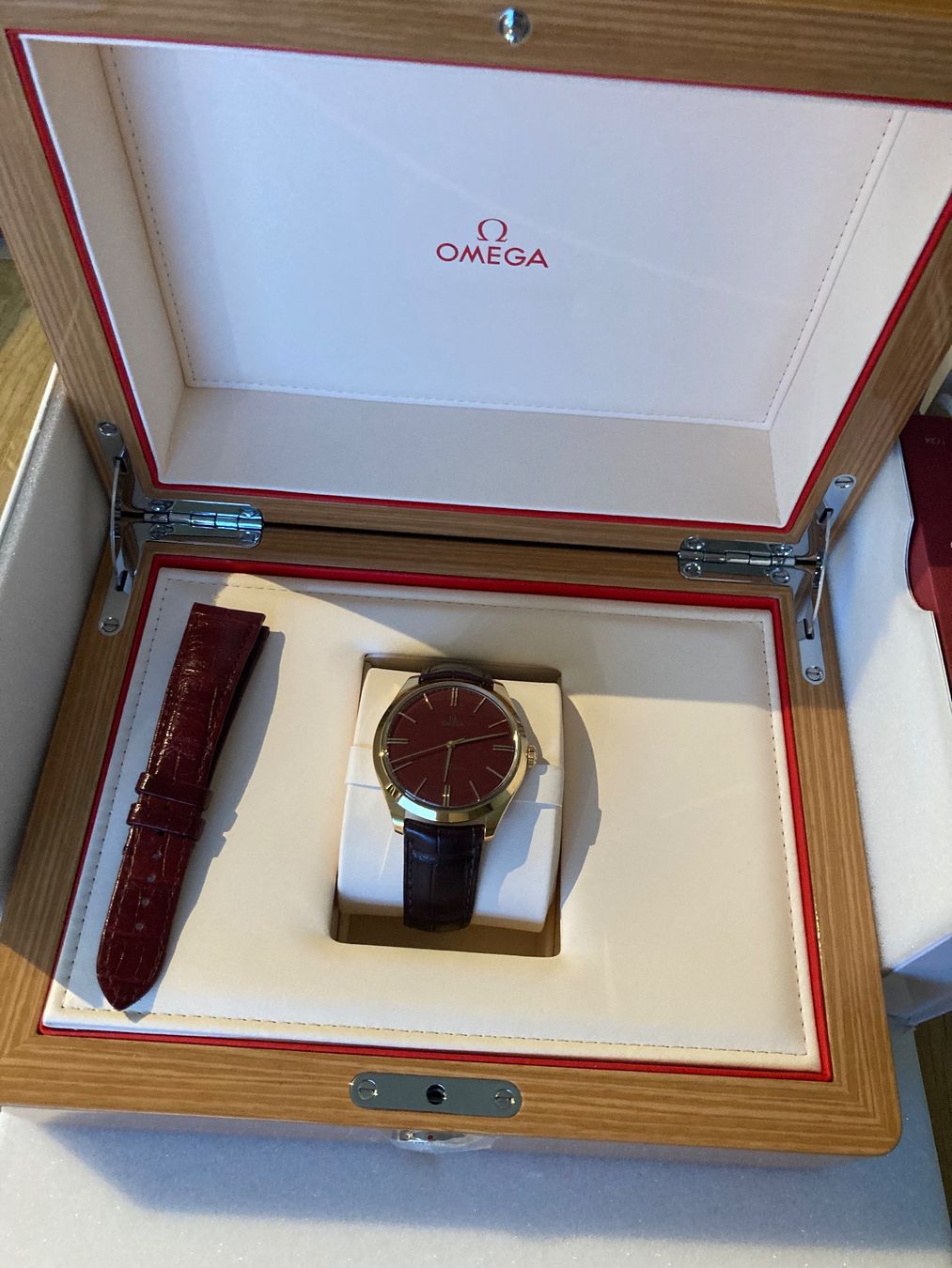 Montre de luxe exceptionnelle : Omega De Ville Trésor 125ème anniversaire