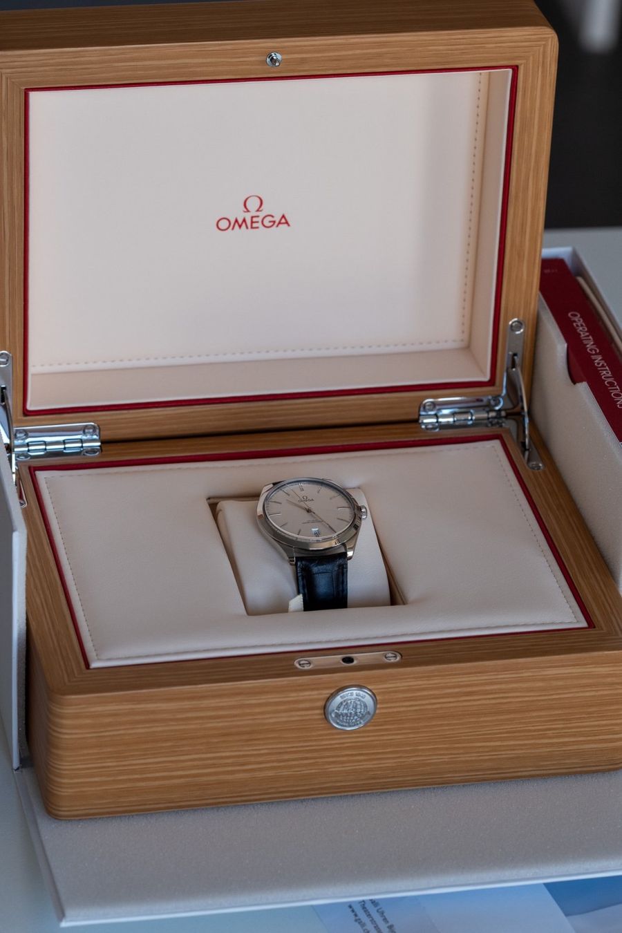 Élégante Omega De Ville Trésor II 40