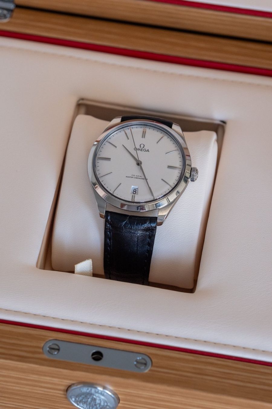Élégante Omega De Ville Trésor II 40