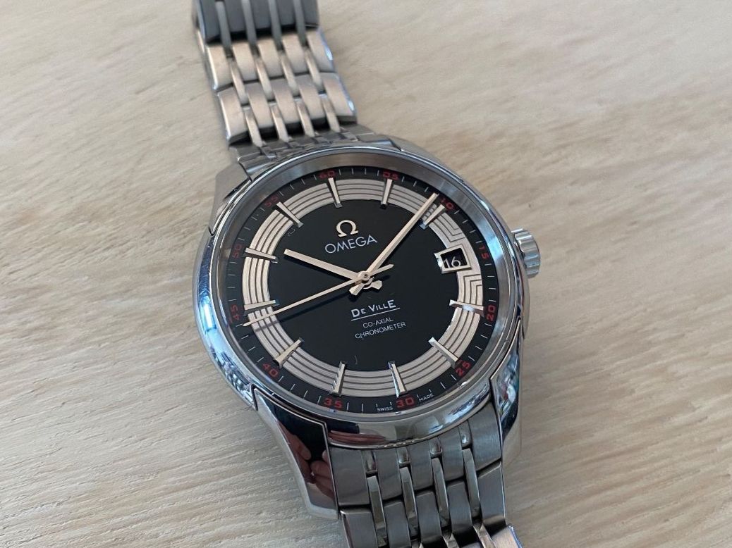 Montre OMEGA De Ville Hour Vision équipée du mouvement Co-Axial
