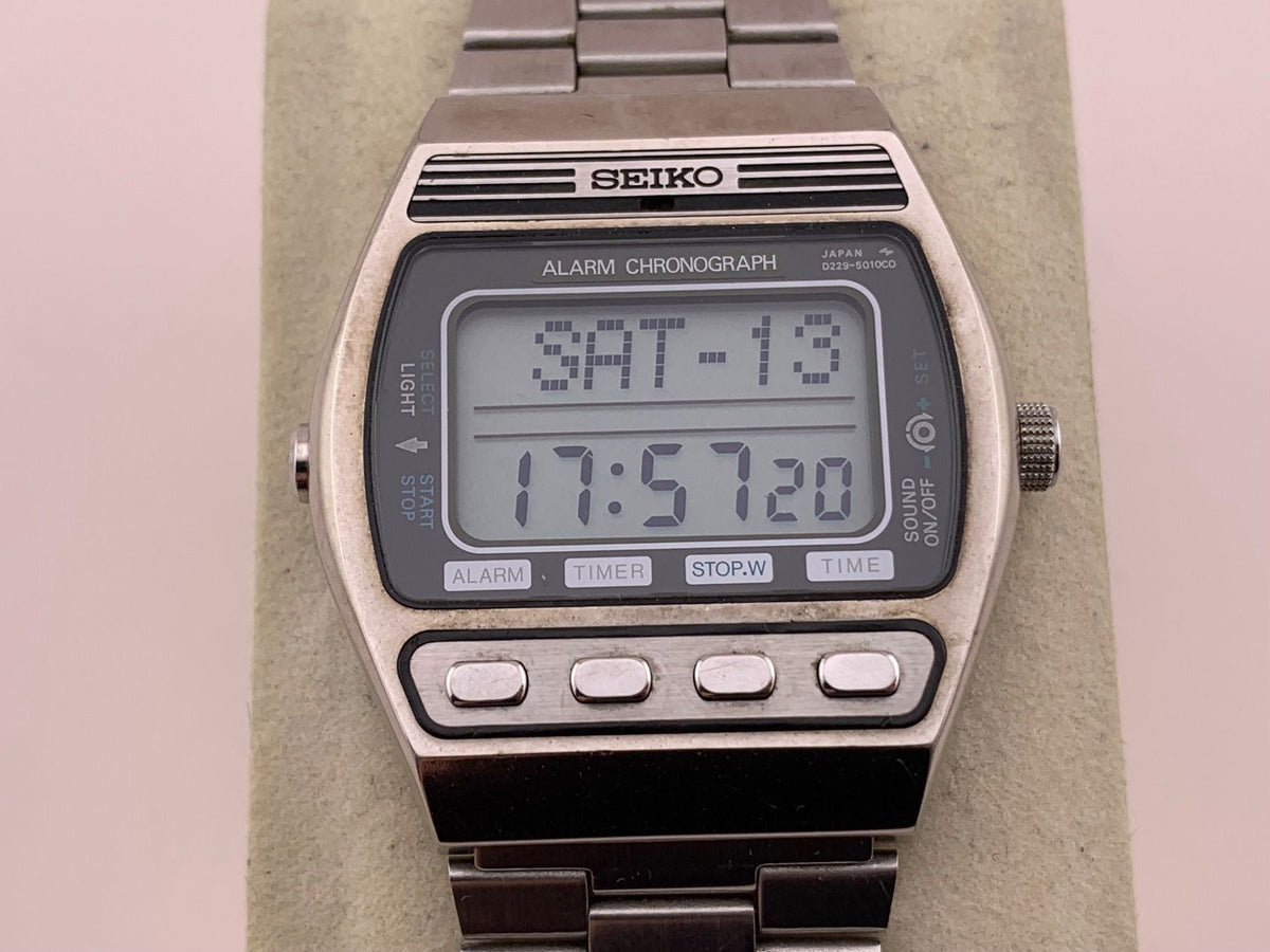 Montre à quartz vintage authentique