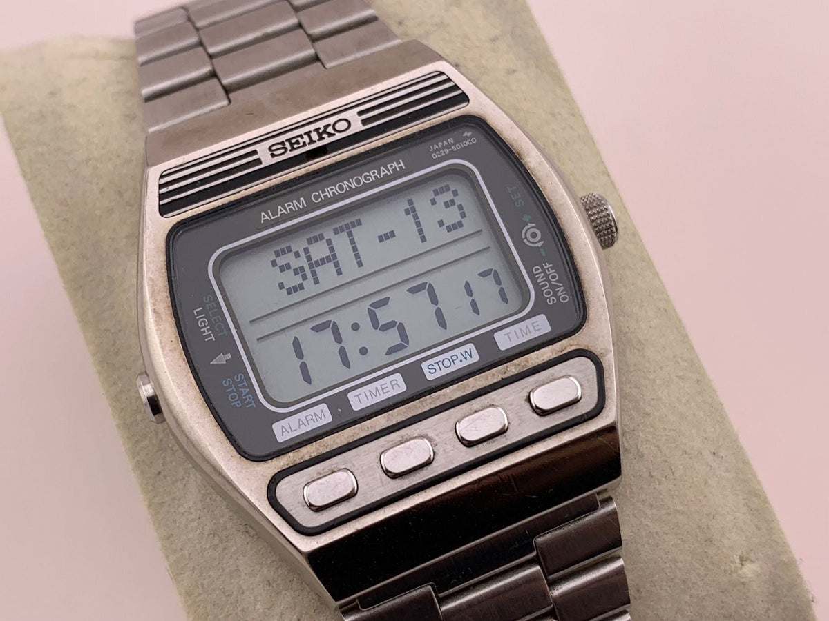 Montre à quartz vintage authentique