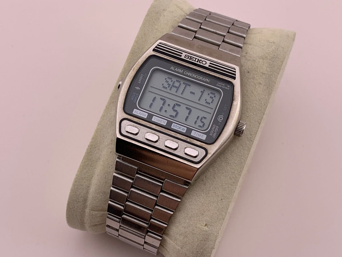 Montre à quartz vintage authentique