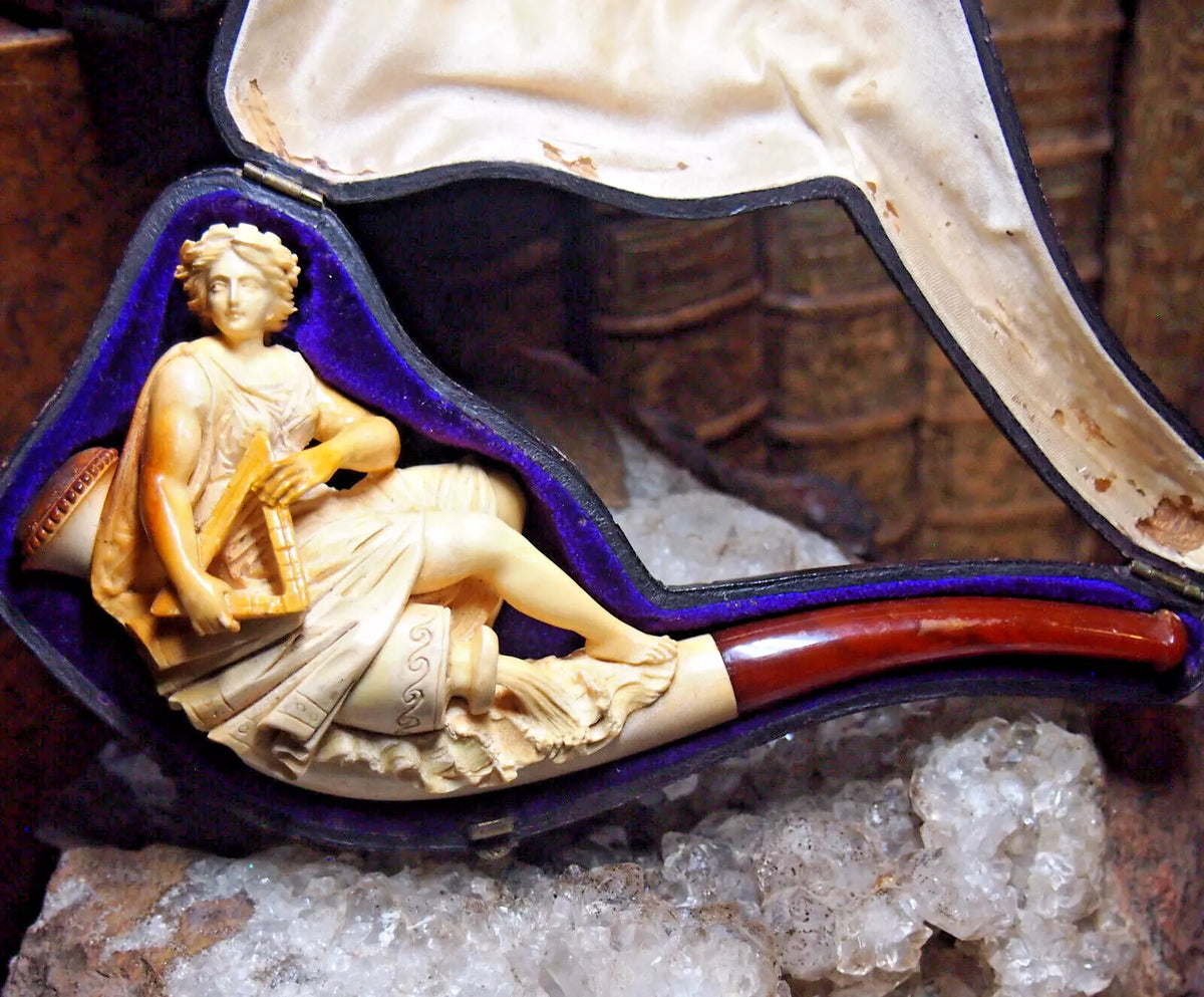 Pipe fume antique
