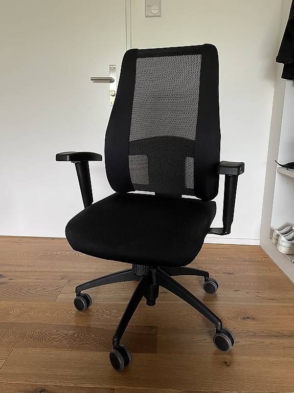 Chaise de bureau noire