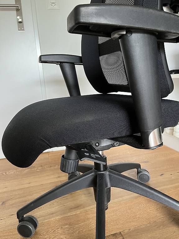 Chaise de bureau noire