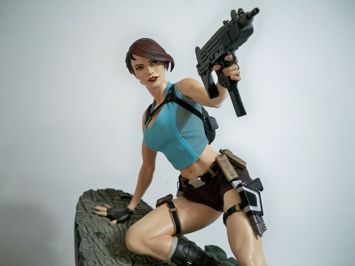 Statuette lara croft
