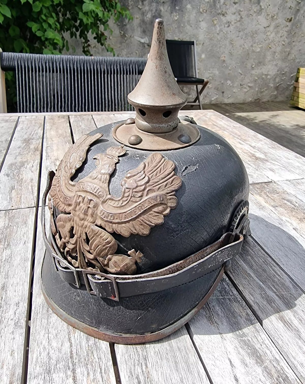 Casque à pointe modèle 1915 en cuir et métal gris