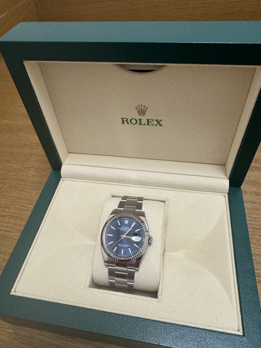 Rolex Datejust 36 126234 avec cadran bleu cannelé et bracelet Oyster
