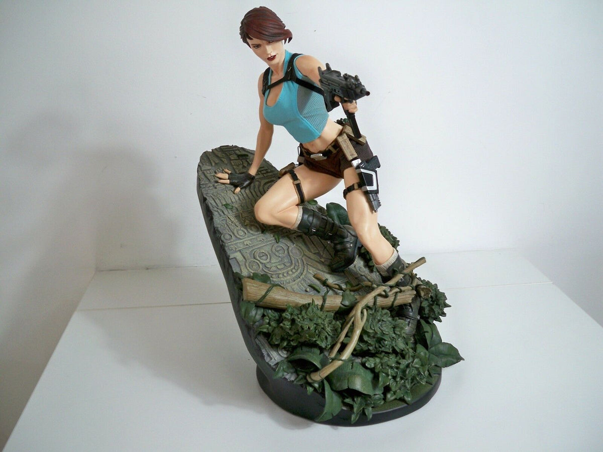 Statuette lara croft